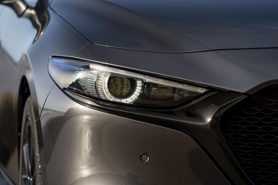Детали экстерьера Mazda3 Skyactiv-X AWD Hatchback (BP) 2019 года  (UK) (фото 20 из 42)